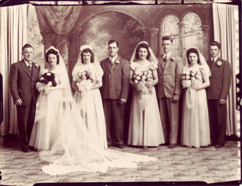 May 22, 1943 - Gib, Rose, Annie, Gib's Brother, Amanda, [ ], Helen & Louie